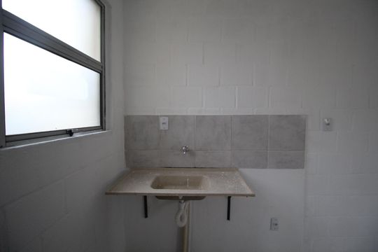 Cozinha de apartamento à venda com 2 quartos, 39m² em Mário Quintana, Porto Alegre