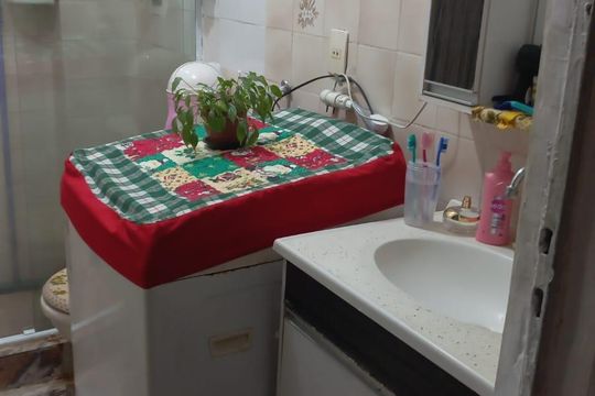 Banheiro de apartamento à venda com 2 quartos, 48m² em Olaria, Rio de Janeiro