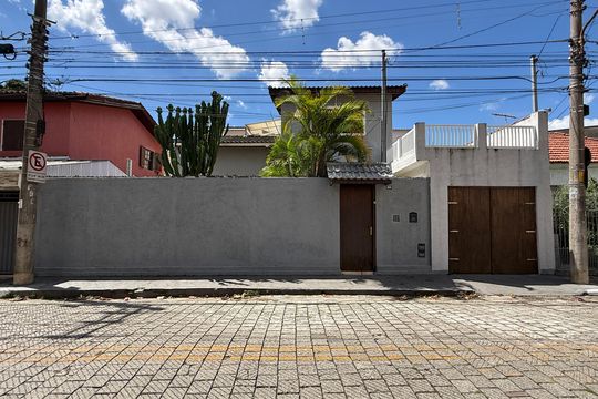 Fachada  de casa à venda com 4 quartos, 235m² em Vila Augusta, Guarulhos