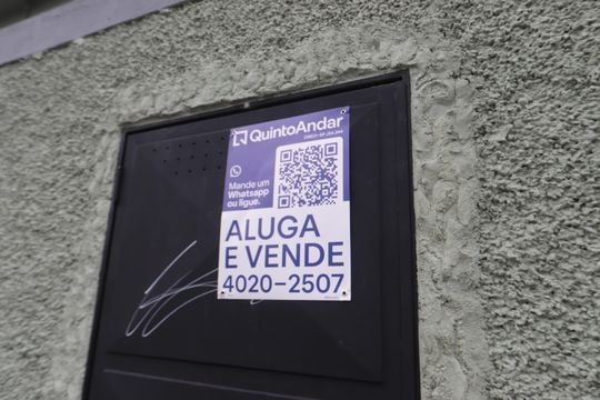 Placa de apartamento para alugar com 2 quartos, 80m² em Vila Olinda, São Paulo
