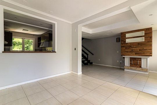 Cozinha de casa de condomínio para alugar com 3 quartos, 217m² em Jardim Isabel, Porto Alegre