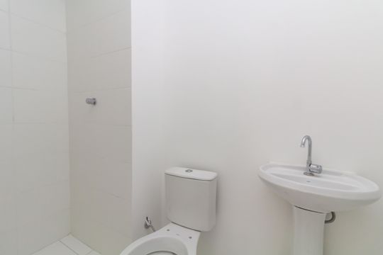 Banheiro de apartamento à venda com 2 quartos, 32m² em Guaianases, São Paulo