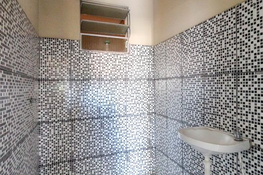 Banheiro de casa para alugar com 1 quarto, 140m² em Chácara Coqueiro, Itaquaquecetuba