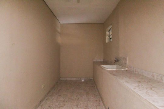 Área de Serviço de casa para alugar com 1 quarto, 140m² em Chácara Coqueiro, Itaquaquecetuba