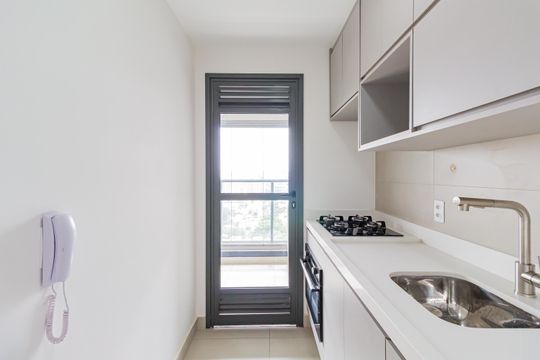 Cozinha de apartamento para alugar com 1 quarto, 40m² em Brooklin, São Paulo