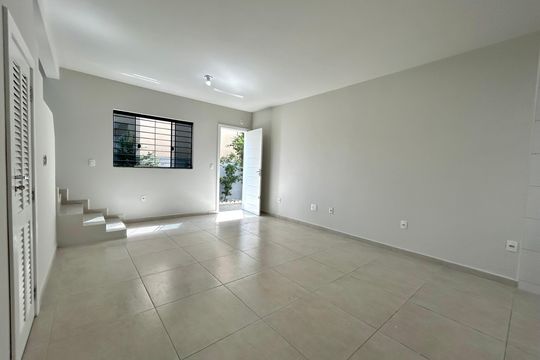Sala de apartamento para alugar com 2 quartos, 60m² em São João do Rio Vermelho, Florianópolis