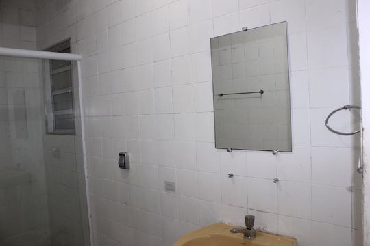 Banheiro  de casa à venda com 3 quartos, 190m² em Jardim Nazaret, Guarulhos