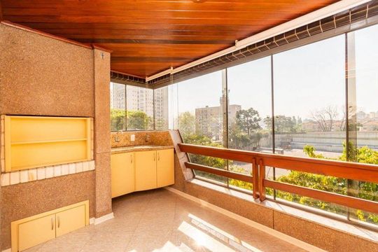 Varanda  de apartamento à venda com 1 quarto, 110m² em Vila Ipiranga, Porto Alegre