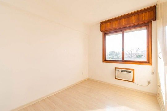 Quarto 1 de apartamento à venda com 1 quarto, 110m² em Vila Ipiranga, Porto Alegre