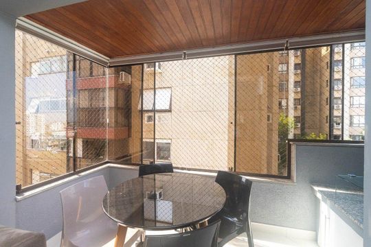 Varanda  de apartamento à venda com 2 quartos, 60m² em São João, Porto Alegre