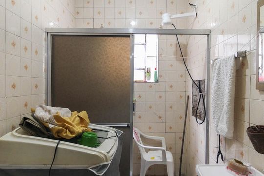 Banheiro de casa para alugar com 2 quartos, 180m² em Parque Cruzeiro do Sul, São Paulo