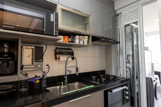 Cozinha de apartamento à venda com 2 quartos, 70m² em Residencial Zero (Tambore), Barueri