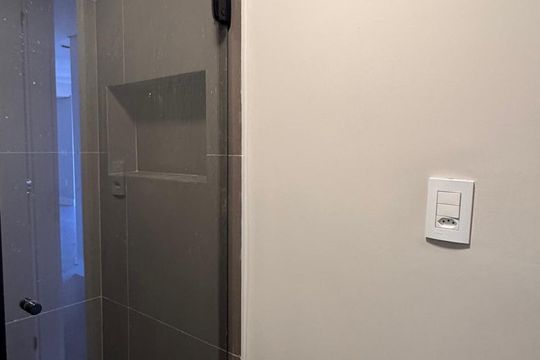 Banheiro de apartamento à venda com 2 quartos, 71m² em Petrópolis, Porto Alegre