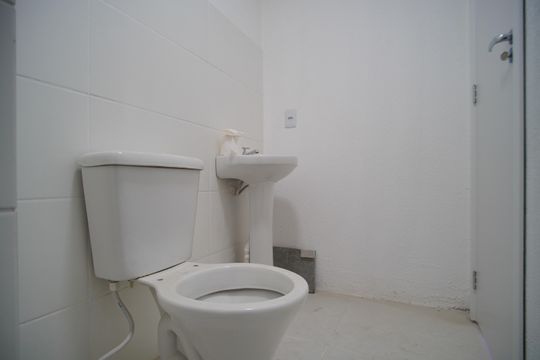 Banheiro de apartamento para alugar com 2 quartos, 45m² em Feitoria, São Leopoldo