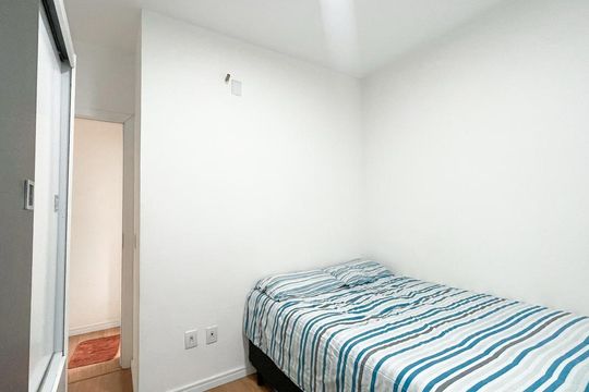 Quarto de apartamento para alugar com 2 quartos, 51m² em Jardim das Oliveiras, São Paulo