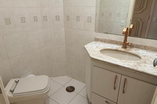 Banheiro de apartamento à venda com 4 quartos, 159m² em Vila Suzana, São Paulo