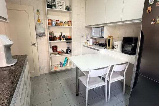 Cozinha de apartamento à venda com 4 quartos, 159m² em Vila Suzana, São Paulo