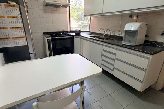 Cozinha de apartamento à venda com 4 quartos, 159m² em Vila Suzana, São Paulo
