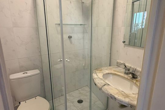 Banheiro de apartamento à venda com 4 quartos, 159m² em Vila Suzana, São Paulo