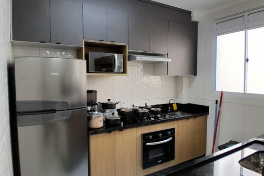 Cozinha de apartamento para alugar com 2 quartos, 52m² em Estância Guatambu, Itaquaquecetuba