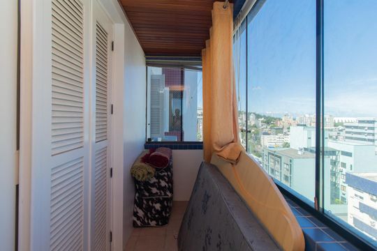 Sacada de apartamento para alugar com 3 quartos, 96m² em Menino Deus, Porto Alegre
