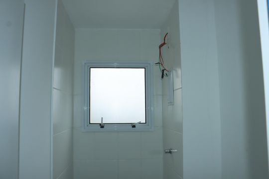 Banheiro social de apartamento para alugar com 2 quartos, 46m² em Recanto Vista Alegre, Cotia