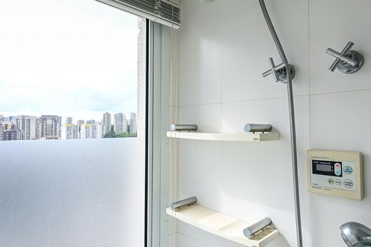 Chuveiro do banheiro da Suíte 3 de apartamento à venda com 3 quartos, 173m² em Panamby, São Paulo