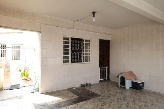 Garagem de casa à venda com 2 quartos, 114m² em Parque Guarani, São Paulo