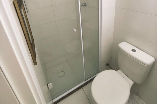 Banheiro de apartamento à venda com 2 quartos, 32m² em Vila Carmosina, São Paulo