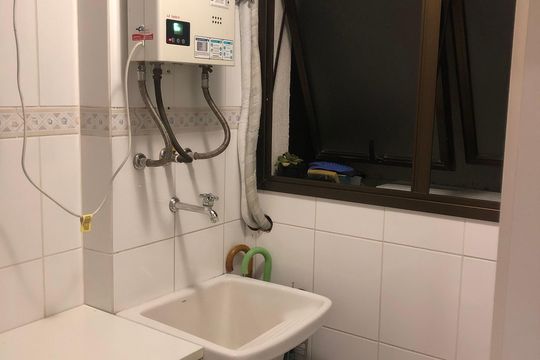 Área de serviço de apartamento para alugar com 2 quartos, 74m² em Petrópolis, Porto Alegre