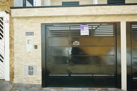 Fachada de casa à venda com 3 quartos, 120m² em Chácara Santo Antônio (zona Leste), São Paulo