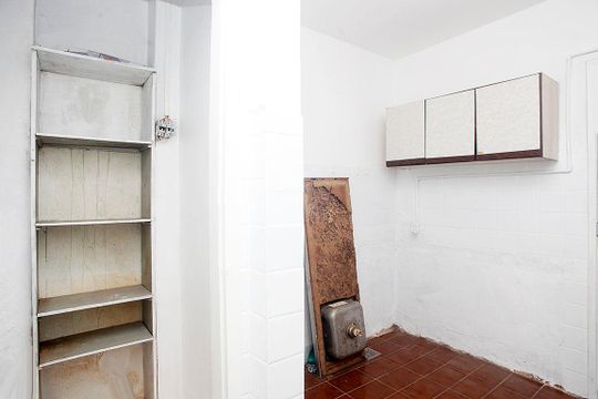 Cozinha + Área de Serviço de apartamento à venda com 2 quartos, 48m² em Cidade Baixa, Porto Alegre