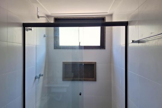 Banheiro 1 de casa para alugar com 7 quartos, 395m² em Camboinhas, Niterói
