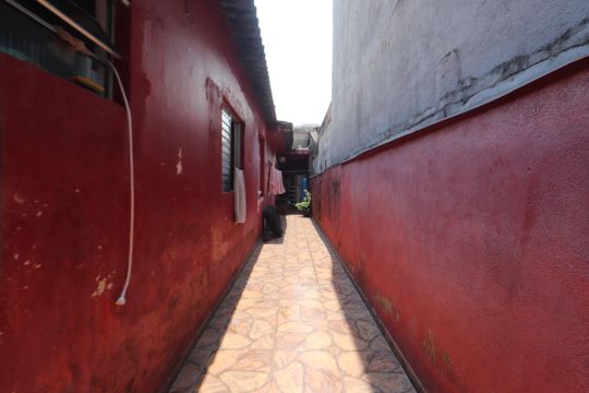 Corredor Lateral de casa à venda com 3 quartos, 125m² em Jardim Iva, São Paulo