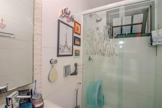 Banheiro da Suíte de apartamento à venda com 3 quartos, 170m² em Passo D’areia, Porto Alegre