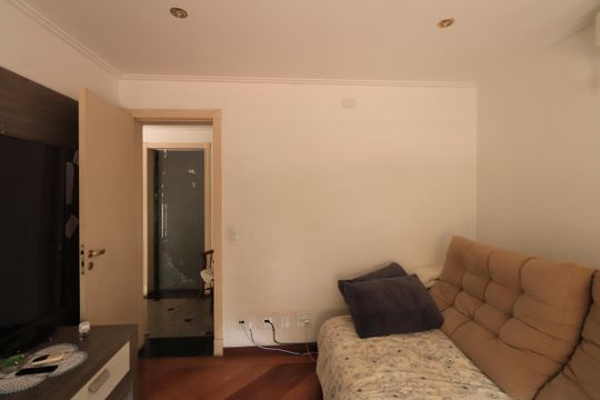 Sala de TV de casa de condomínio à venda com 4 quartos, 450m² em Vila Carrão, São Paulo