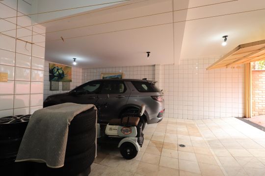 Garagem de casa de condomínio à venda com 4 quartos, 450m² em Vila Carrão, São Paulo