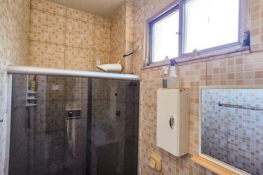 Banheiro  de apartamento à venda com 1 quarto, 35m² em Irajá, Rio de Janeiro