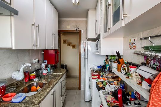 Cozinha de apartamento para alugar com 2 quartos, 56m² em Vila Lais, São Paulo