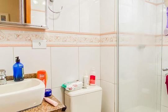 Banheiro de apartamento para alugar com 2 quartos, 56m² em Vila Lais, São Paulo