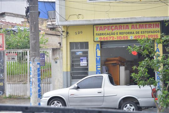 Fachada de casa à venda com 3 quartos, 306m² em Vila Bela Vista, Santo André
