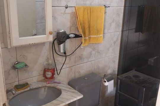 Banheiro  de casa de condomínio à venda com 2 quartos, 60m² em Costa E Silva, Porto Alegre