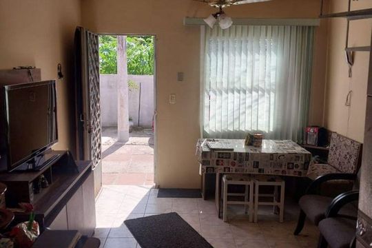 Sala  de casa de condomínio à venda com 2 quartos, 60m² em Costa E Silva, Porto Alegre