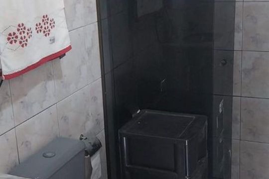 Banheiro  de casa de condomínio à venda com 2 quartos, 60m² em Costa E Silva, Porto Alegre