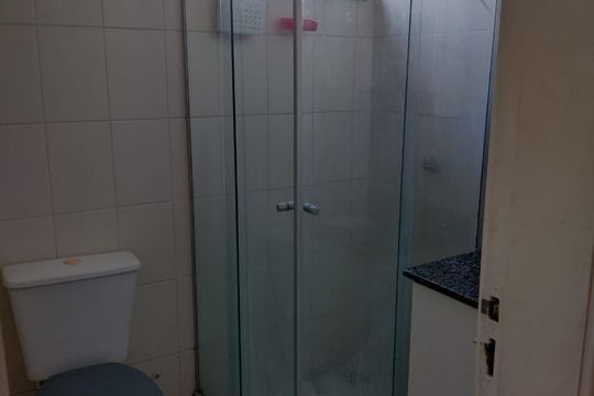 Banheiro de apartamento para alugar com 2 quartos, 64m² em Barro Vermelho, São Gonçalo