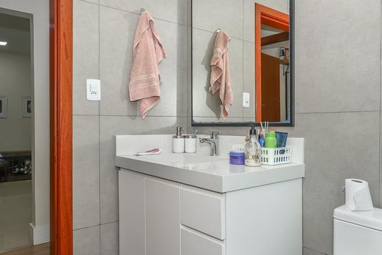 Banheiro Social de apartamento à venda com 3 quartos, 220m² em Rio Branco, Porto Alegre