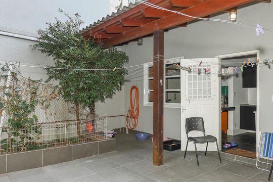 Fundos de apartamento à venda com 3 quartos, 220m² em Rio Branco, Porto Alegre
