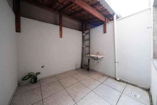 Área de Serviço de casa à venda com 3 quartos, 100m² em Jardim Eliane, São Paulo