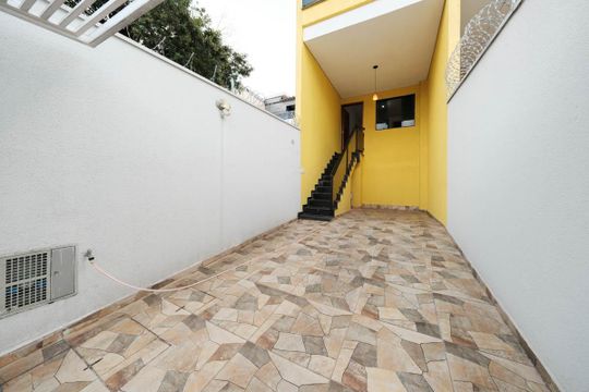 Garagem de casa à venda com 3 quartos, 100m² em Jardim Eliane, São Paulo