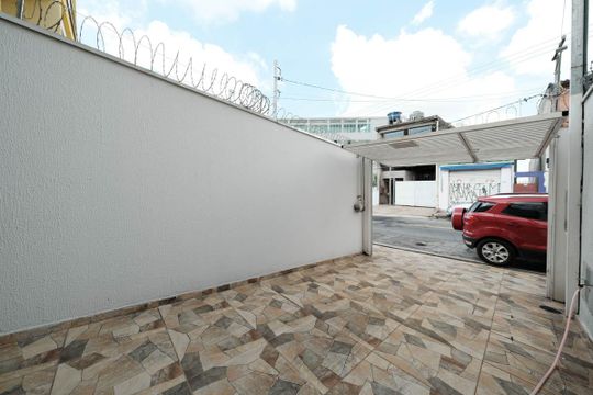 Garagem de casa à venda com 3 quartos, 100m² em Jardim Eliane, São Paulo